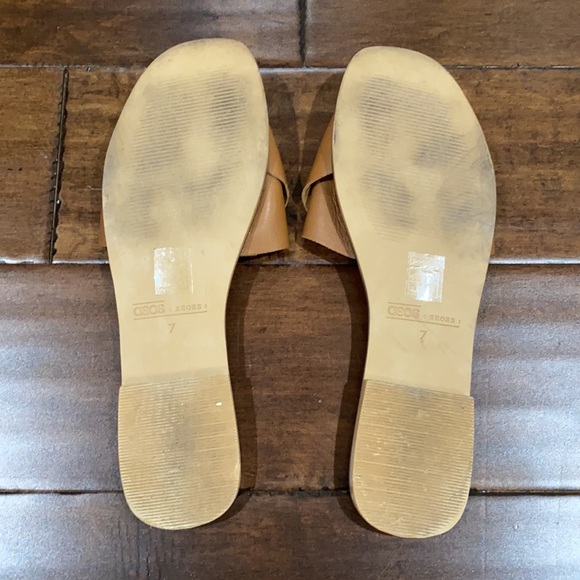 ASOS DESIGN favoured leather flat sandals - Picture 2 of 2